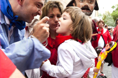 La procesión en honor a San Fermín por las calles de Pamplona.