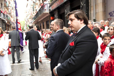 La procesión en honor a San Fermín por las calles de Pamplona.