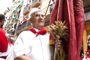La procesión en honor a San Fermín por las calles de Pamplona.