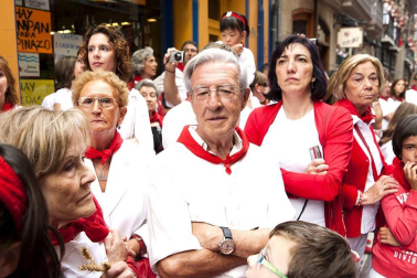 La procesión en honor a San Fermín por las calles de Pamplona.