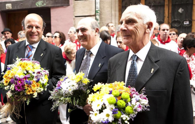 La procesión en honor a San Fermín por las calles de Pamplona.
