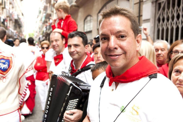 La procesión en honor a San Fermín por las calles de Pamplona.