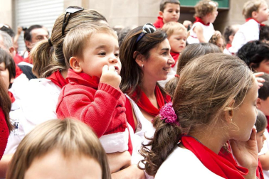 La procesión en honor a San Fermín por las calles de Pamplona.