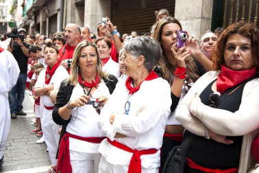 La procesión en honor a San Fermín por las calles de Pamplona.