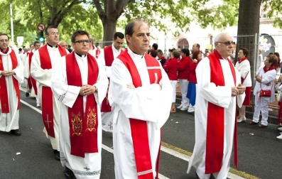 La procesión en honor a San Fermín por las calles de Pamplona.