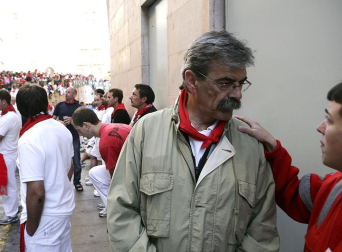 El segundo encierro de los Sanfermines 2011, protagonizado por toros de la ganadería Cebada Gago, ha dejado un corneado, un puntazo y seis heridos por contusiones y traumatismos