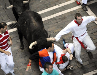 El segundo encierro de los Sanfermines 2011, protagonizado por toros de la ganadería Cebada Gago, ha dejado un corneado, un puntazo y seis heridos por contusiones y traumatismos