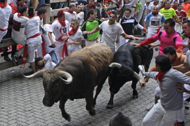 Tercer encierro de los Sanfermines 2011 protagonizado por toros de la ganader&iacute;a Dolores Aguirre.