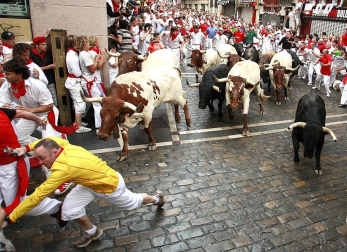 Tercer encierro de los Sanfermines 2011 protagonizado por toros de la ganadería Dolores Aguirre.