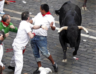 Tercer encierro de los Sanfermines 2011 protagonizado por toros de la ganadería Dolores Aguirre.