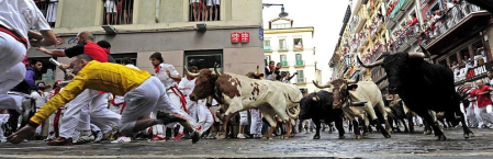 Tercer encierro de los Sanfermines 2011 protagonizado por toros de la ganadería Dolores Aguirre.