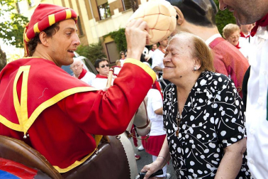 Los Gigantes salen a la calle en el Día de los mayores.