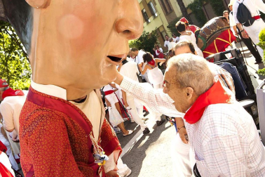 Los Gigantes salen a la calle en el Día de los mayores.