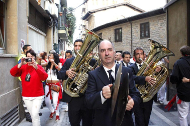 Las Dianas, por las calles de Pamplona en la mañana del 12 de julio