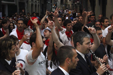 Las Dianas, por las calles de Pamplona en la mañana del 12 de julio