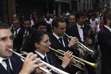 Las Dianas, por las calles de Pamplona en la mañana del 12 de julio