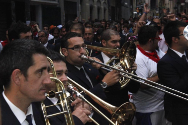 Las Dianas, por las calles de Pamplona en la mañana del 12 de julio