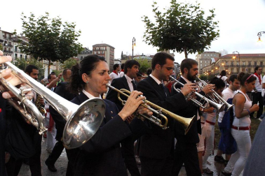 Las Dianas, por las calles de Pamplona en la mañana del 12 de julio