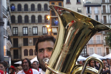 Las Dianas, por las calles de Pamplona en la mañana del 12 de julio