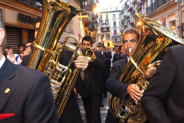 Las Dianas, por las calles de Pamplona en la mañana del 12 de julio