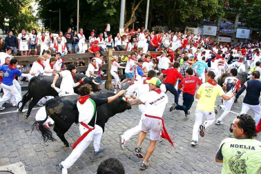 Im&aacute;genes del encierro del 12 de julio, con toros de Victoriano del R&iacute;o