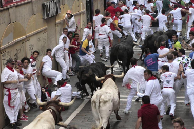 Imágenes del encierro del 12 de julio, con toros de Victoriano del Río