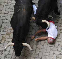 Imágenes del encierro del 12 de julio, con toros de Victoriano del Río