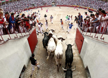 Imágenes del encierro del 12 de julio, con toros de Victoriano del Río