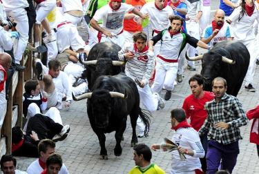 Imágenes del encierro del 12 de julio, con toros de Victoriano del Río