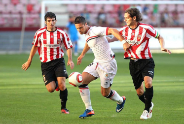 Logroñés 0 - Osasuna 3. Imágenes del primer encuentro de la pretemporada 2011-2012 de Osasuna, jugado ante el Logroñés que los de Mendilibar han ganado con solvencia.