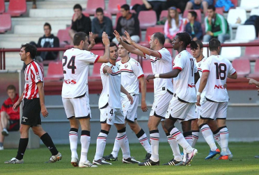 Logroñés 0 - Osasuna 3. Imágenes del primer encuentro de la pretemporada 2011-2012 de Osasuna, jugado ante el Logroñés que los de Mendilibar han ganado con solvencia.