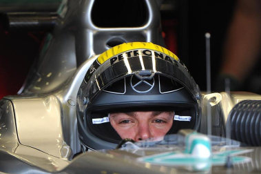El piloto español Fernando Alonso (Ferrari) sigue demostrando que la evolución de su monoplaza va por buen camino y ha marcado este viernes el mejor registro en la primera sesión de entrenamientos libres del Gran Premio de Alemania, una vez más marcado de cerca por los Red Bull de Sebastian Vettel y Mark Webber.