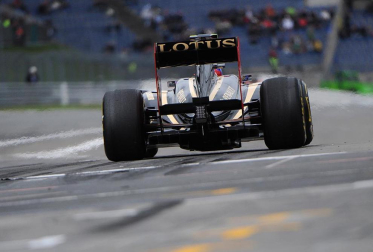 El piloto español Fernando Alonso (Ferrari) sigue demostrando que la evolución de su monoplaza va por buen camino y ha marcado este viernes el mejor registro en la primera sesión de entrenamientos libres del Gran Premio de Alemania, una vez más marcado de cerca por los Red Bull de Sebastian Vettel y Mark Webber.