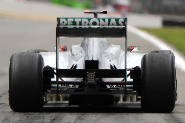 El piloto español Fernando Alonso (Ferrari) sigue demostrando que la evolución de su monoplaza va por buen camino y ha marcado este viernes el mejor registro en la primera sesión de entrenamientos libres del Gran Premio de Alemania, una vez más marcado de cerca por los Red Bull de Sebastian Vettel y Mark Webber.