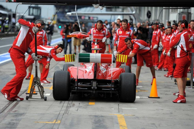 El piloto español Fernando Alonso (Ferrari) sigue demostrando que la evolución de su monoplaza va por buen camino y ha marcado este viernes el mejor registro en la primera sesión de entrenamientos libres del Gran Premio de Alemania, una vez más marcado de cerca por los Red Bull de Sebastian Vettel y Mark Webber.