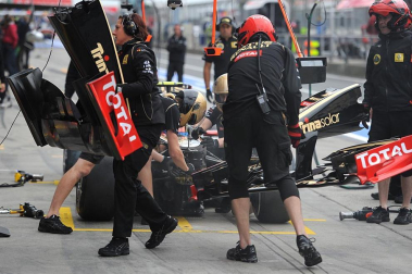 El piloto español Fernando Alonso (Ferrari) sigue demostrando que la evolución de su monoplaza va por buen camino y ha marcado este viernes el mejor registro en la primera sesión de entrenamientos libres del Gran Premio de Alemania, una vez más marcado de cerca por los Red Bull de Sebastian Vettel y Mark Webber.