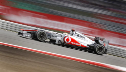 El piloto español Fernando Alonso (Ferrari) sigue demostrando que la evolución de su monoplaza va por buen camino y ha marcado este viernes el mejor registro en la primera sesión de entrenamientos libres del Gran Premio de Alemania, una vez más marcado de cerca por los Red Bull de Sebastian Vettel y Mark Webber.