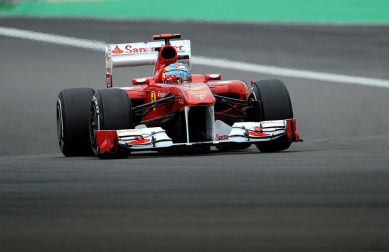 El piloto español Fernando Alonso (Ferrari) sigue demostrando que la evolución de su monoplaza va por buen camino y ha marcado este viernes el mejor registro en la primera sesión de entrenamientos libres del Gran Premio de Alemania, una vez más marcado de cerca por los Red Bull de Sebastian Vettel y Mark Webber.
