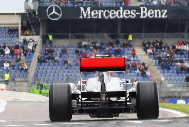 El piloto español Fernando Alonso (Ferrari) sigue demostrando que la evolución de su monoplaza va por buen camino y ha marcado este viernes el mejor registro en la primera sesión de entrenamientos libres del Gran Premio de Alemania, una vez más marcado de cerca por los Red Bull de Sebastian Vettel y Mark Webber.
