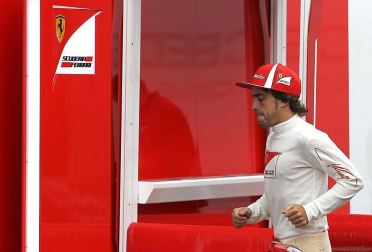 El piloto español Fernando Alonso (Ferrari) sigue demostrando que la evolución de su monoplaza va por buen camino y ha marcado este viernes el mejor registro en la primera sesión de entrenamientos libres del Gran Premio de Alemania, una vez más marcado de cerca por los Red Bull de Sebastian Vettel y Mark Webber.