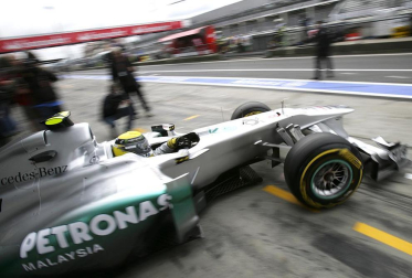El piloto español Fernando Alonso (Ferrari) sigue demostrando que la evolución de su monoplaza va por buen camino y ha marcado este viernes el mejor registro en la primera sesión de entrenamientos libres del Gran Premio de Alemania, una vez más marcado de cerca por los Red Bull de Sebastian Vettel y Mark Webber.