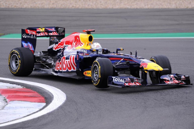 El piloto español Fernando Alonso (Ferrari) sigue demostrando que la evolución de su monoplaza va por buen camino y ha marcado este viernes el mejor registro en la primera sesión de entrenamientos libres del Gran Premio de Alemania, una vez más marcado de cerca por los Red Bull de Sebastian Vettel y Mark Webber.