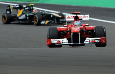 El piloto español Fernando Alonso (Ferrari) sigue demostrando que la evolución de su monoplaza va por buen camino y ha marcado este viernes el mejor registro en la primera sesión de entrenamientos libres del Gran Premio de Alemania, una vez más marcado de cerca por los Red Bull de Sebastian Vettel y Mark Webber.