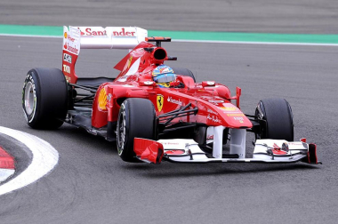 El piloto español Fernando Alonso (Ferrari) sigue demostrando que la evolución de su monoplaza va por buen camino y ha marcado este viernes el mejor registro en la primera sesión de entrenamientos libres del Gran Premio de Alemania, una vez más marcado de cerca por los Red Bull de Sebastian Vettel y Mark Webber.