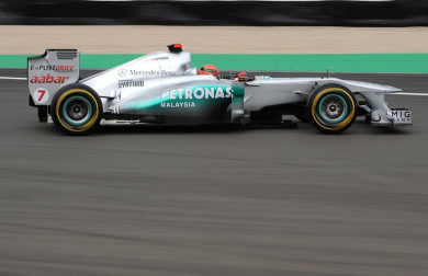 El piloto español Fernando Alonso (Ferrari) sigue demostrando que la evolución de su monoplaza va por buen camino y ha marcado este viernes el mejor registro en la primera sesión de entrenamientos libres del Gran Premio de Alemania, una vez más marcado de cerca por los Red Bull de Sebastian Vettel y Mark Webber.
