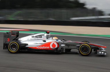 El piloto español Fernando Alonso (Ferrari) sigue demostrando que la evolución de su monoplaza va por buen camino y ha marcado este viernes el mejor registro en la primera sesión de entrenamientos libres del Gran Premio de Alemania, una vez más marcado de cerca por los Red Bull de Sebastian Vettel y Mark Webber.