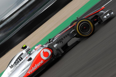 El piloto español Fernando Alonso (Ferrari) sigue demostrando que la evolución de su monoplaza va por buen camino y ha marcado este viernes el mejor registro en la primera sesión de entrenamientos libres del Gran Premio de Alemania, una vez más marcado de cerca por los Red Bull de Sebastian Vettel y Mark Webber.