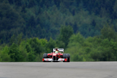 El piloto español Fernando Alonso (Ferrari) sigue demostrando que la evolución de su monoplaza va por buen camino y ha marcado este viernes el mejor registro en la primera sesión de entrenamientos libres del Gran Premio de Alemania, una vez más marcado de cerca por los Red Bull de Sebastian Vettel y Mark Webber.