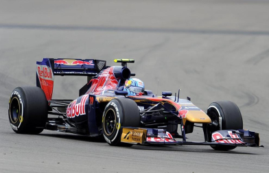 El piloto español Fernando Alonso (Ferrari) sigue demostrando que la evolución de su monoplaza va por buen camino y ha marcado este viernes el mejor registro en la primera sesión de entrenamientos libres del Gran Premio de Alemania, una vez más marcado de cerca por los Red Bull de Sebastian Vettel y Mark Webber.