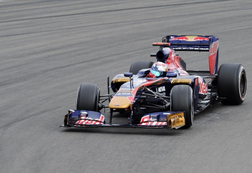 El piloto español Fernando Alonso (Ferrari) sigue demostrando que la evolución de su monoplaza va por buen camino y ha marcado este viernes el mejor registro en la primera sesión de entrenamientos libres del Gran Premio de Alemania, una vez más marcado de cerca por los Red Bull de Sebastian Vettel y Mark Webber.